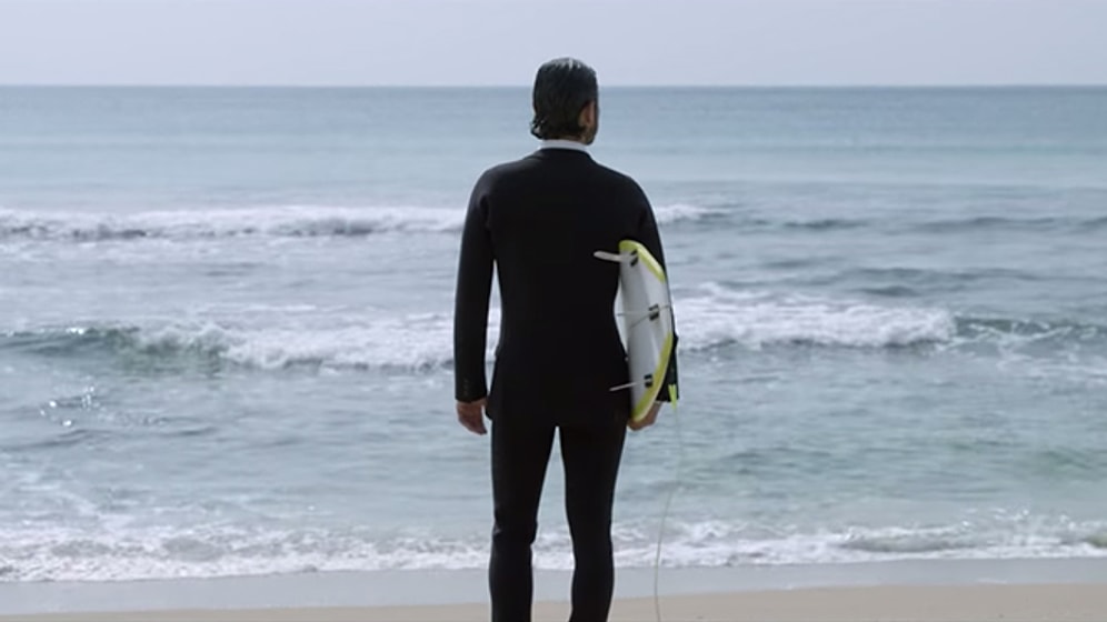 Takım Elbise Görünümlü Sörf Kıyafeti