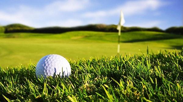 Golf Oyunu İskoçya'da İcat Edilmiştir ve Kadınlara Yasak Olan Bu Sporu Sadece Erkeklerin Yapması Söylenmiştir.