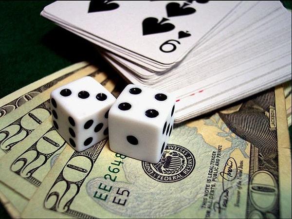 15. "Kumarın yaygınlığı. Eskiden sadece belirli yerlerde kumar oynayabiliyordunuz. Şimdi her yer kumar içeren uygulamalar ve oyunlar ile dolu."