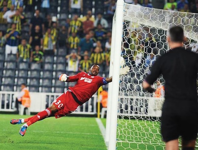 4. Futboldaki çizgi hakemleri