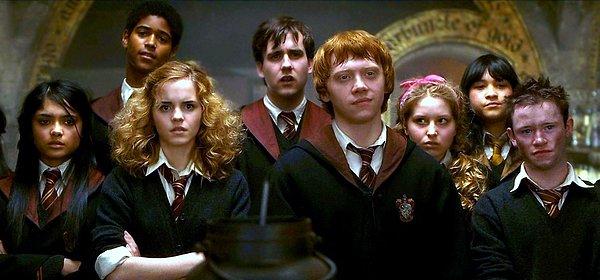 9. Harry Potter - Hogwarts Cadılık ve Büyücülük Okulu