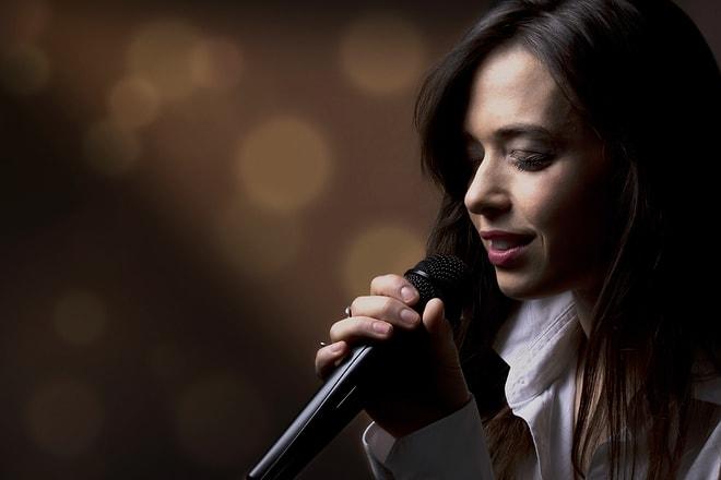 Sevmek İçin Ekstra Bir Çaba Sarf Etmeyeceğiniz 18 Kadife Sesli Şarkıcı