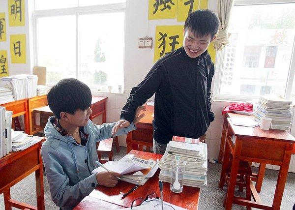 Zhang Chi ve Xie Xu aynı zamanda çok başarılı öğrenciler.