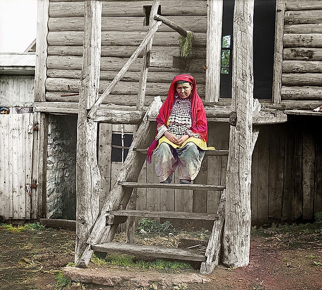 16. Geleneksel kıyafetleriyle bir 'Başkurt' kadın (1910)