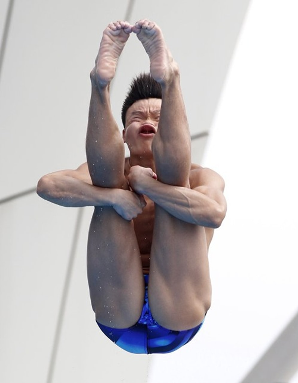 Yüksekten Havuza Atlarken Yakalanan 10 Görsel