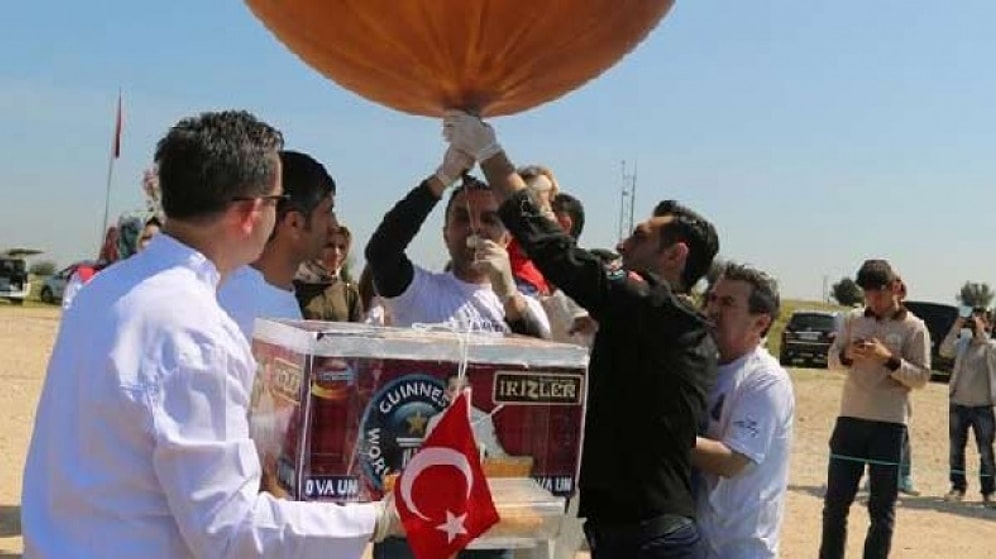 Balonla Atmosfere Börek Gönderdi