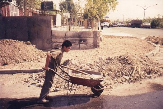 3. En az 893 bin çocuk çalışıyor. 292 bin çocuk yasa dışı çalıştırılıyor.