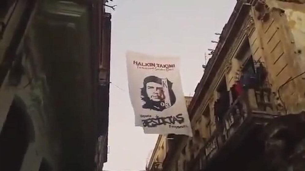 Küba Sokaklarında Beşiktaş Bayrağı