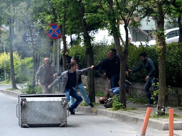 Eli sopalılar sahnede...