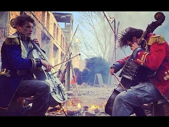 2Cellos'un Mükemmel They Don't Care About Us Performansı