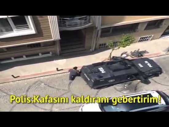 İstanbul'da Polisten Tehdit: 'Kafasını Kaldıranı Gebertirim!'