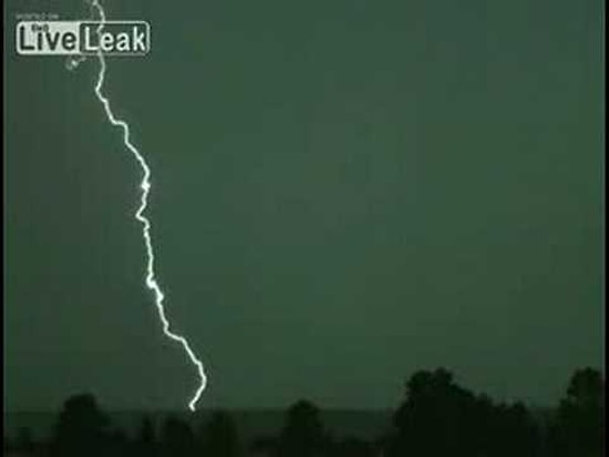 Yavaş Çekimdeki Şimşek Görüntüsü Aklınızı Başınızdan Alacak