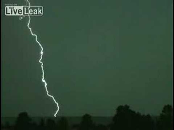 Yavaş Çekimdeki Şimşek Görüntüsü Aklınızı Başınızdan Alacak