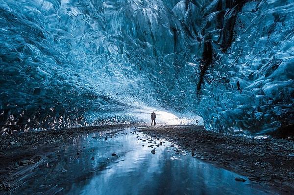 24. Buzul Mağarası, İzlanda