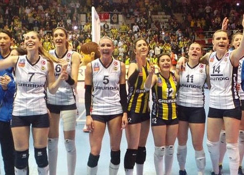 Şampiyon Kupasını Aldı