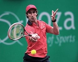Finalde Federer'in Rakibi Cuevas