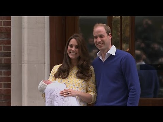 Kraliyet  Cambridge Düşesi Dünyaya Yeni Gelen Prensesi İnsanlara Gösterdi