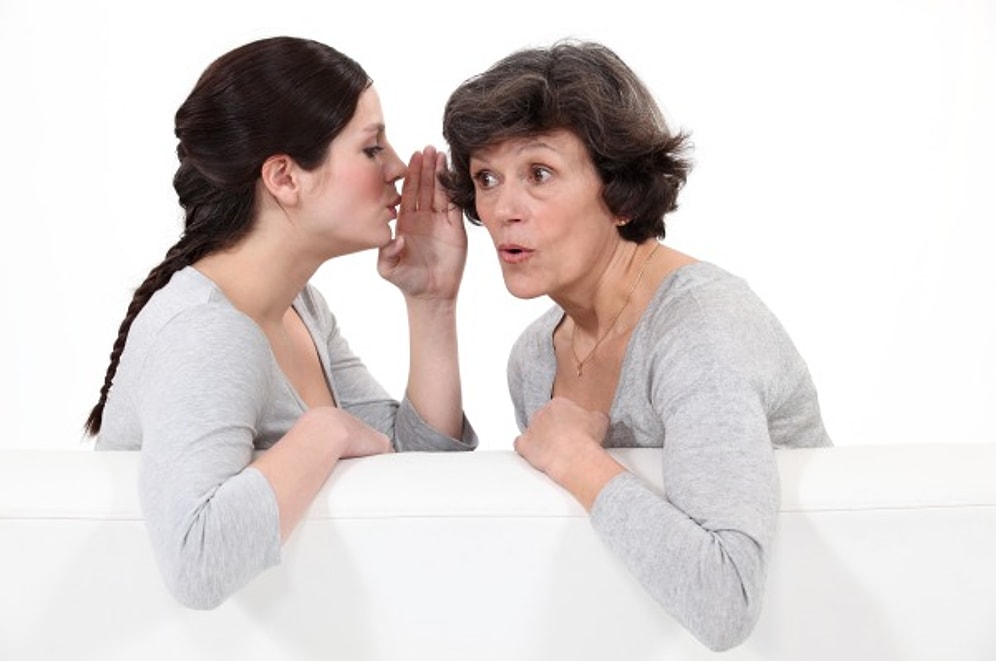 Gitgide Annemize Daha da Çok Benzediğimizi Gösteren 10 Hareket