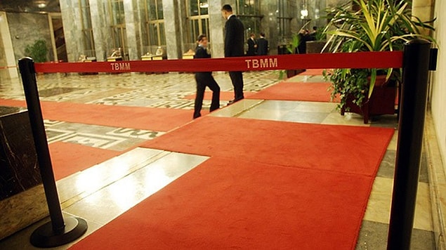TBMM’de de adım adım ‘yasak’ mı geliyor?