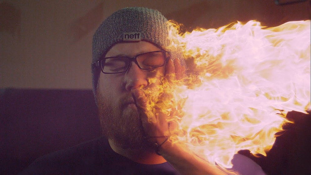 Alevli Tokat ve Diğer Objelerin İnanılmaz Ağır Çekim Görüntüleri