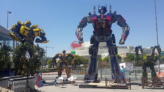 Ankara’da Kavşaktan Sonra AVM Önüne de Robotlar Dikildi