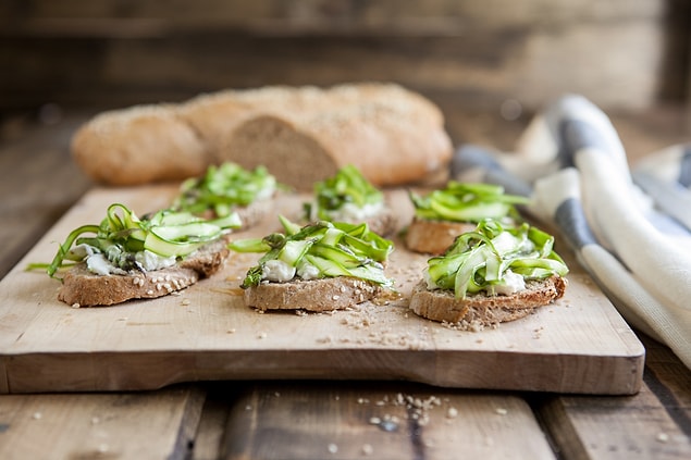 6. Kanepeler kokteyllere kalsın biz crostini ile devam edelim