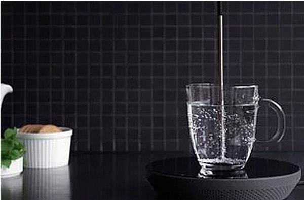 8. Su dolu bardağınızın içine koyar koymaz suyunuzu kaynatmaya başlayan bu ısı çubuğu