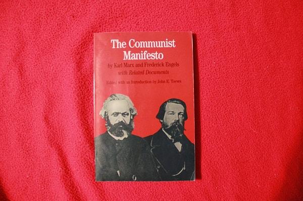1. “Komünist Manifesto”, Karl Marx-Friedrich Engels