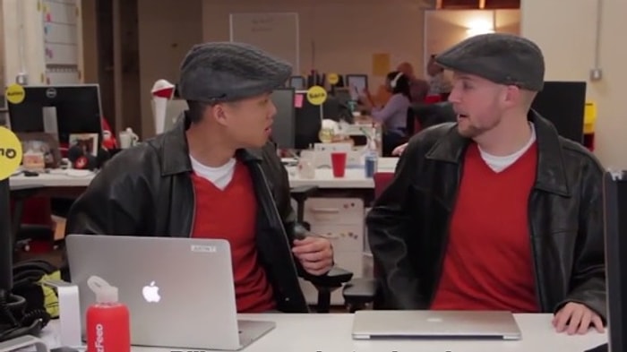 Aynı Ofisi Paylaşan İnsanların Aynı Kıyafeti Giyerek Pişti Olması