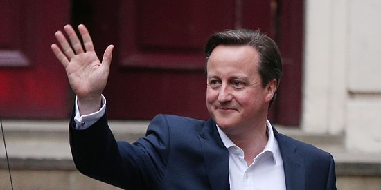 Cameron Kazandı, Üç Lider İstifa Etti