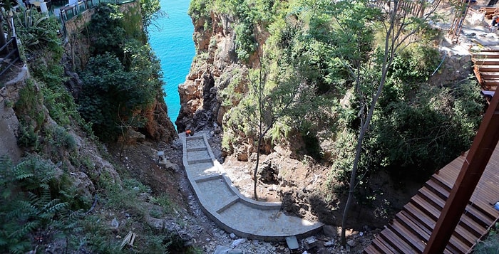 Antalya’daki Doğa Harikası Kadınyarı’na Beton Şelale