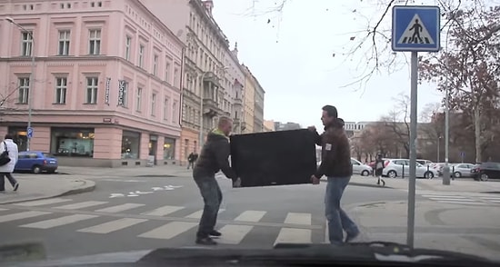 Güçlendirilen Korna ile İnsanları Korkutan İşsiz İkili