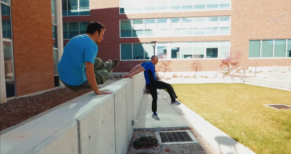 Baba ve Oğuldan Etkileyici Parkour Performansı