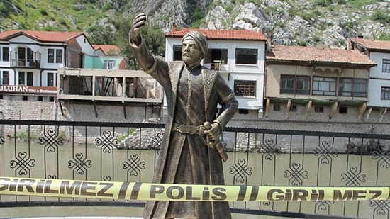 Selfie Çeken Şehzade Heykeline İkinci Saldırı