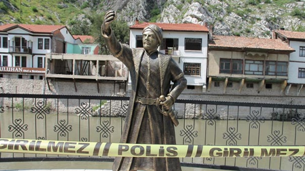 Selfie Çeken Şehzade Heykeline İkinci Saldırı