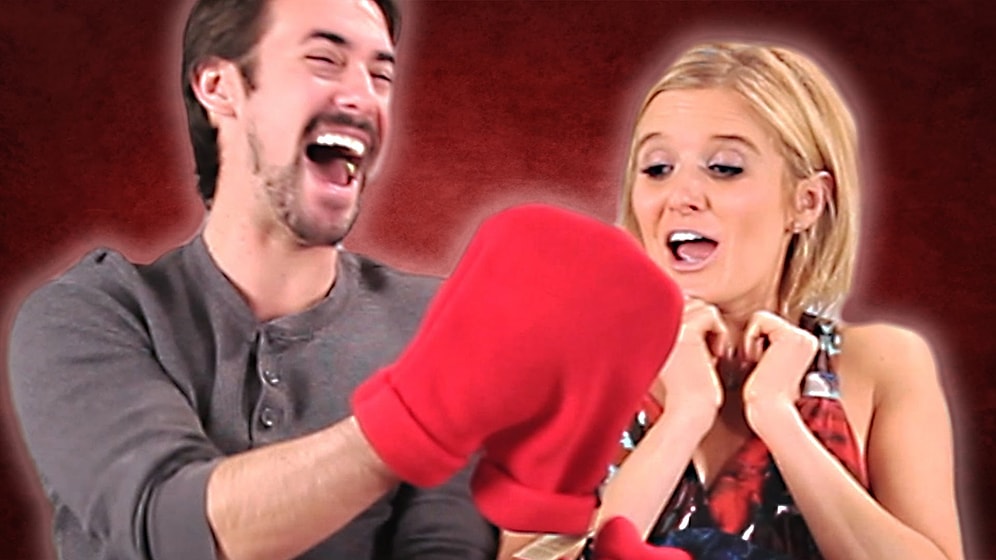 Sevgililer İçin Özel Tasarlanmış Ürünlere Çiftlerin Gözünden İlk Bakış