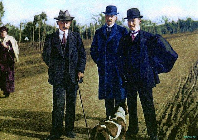 1. Atatürk'ün çok sevdiği atının ve köpeğinin isimleri neydi?