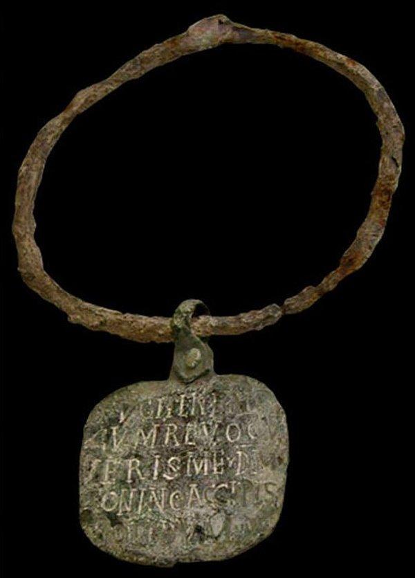 7. Milattan önce 4. yüzyıl Roma döneminden kalma demir köle kolyesi