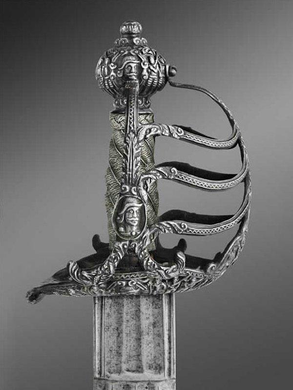 17. İngiliz Lordu Oliver Cromwell'in 1650 yılında yapılmış kılıcı