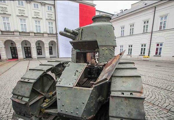 26. Polonya - Sovyet savaşında kullanılan Renault FT-17 tankı