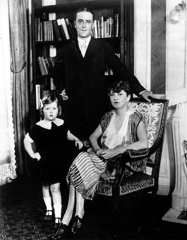5. Fitzgerald ailesi Sands Point, NY'taki evlerinde