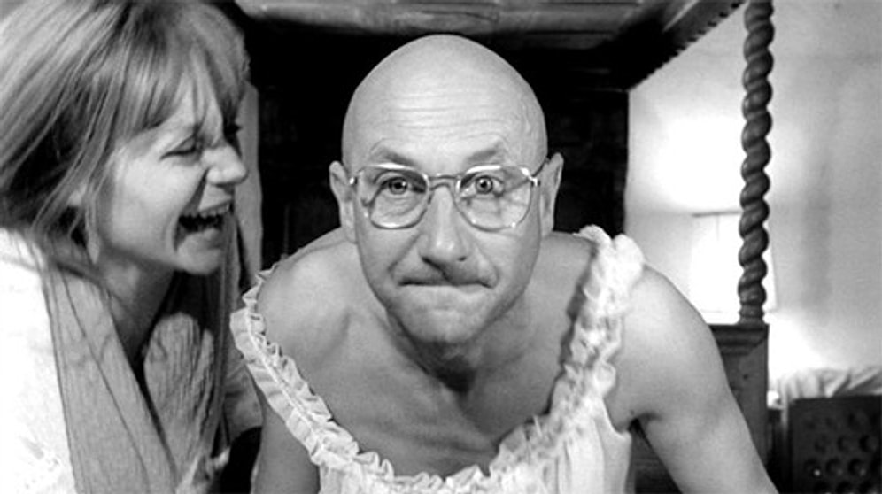 Siyah Beyaz Fotoğraflarla İlk Defa Ev Hallerini Göreceğiniz 15 Ünlü Yazar