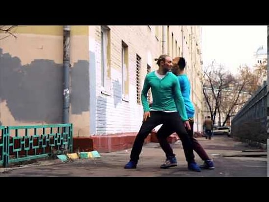 Yaşlı Amcanın Elektro Dansa Verdiği Tepki