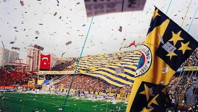3. 6 Mayıs 2001 | Fenerbahçe Stadı'nın yenilenen Okul Açık tribününe ilk kez taraftar alındı.(FB-GS)