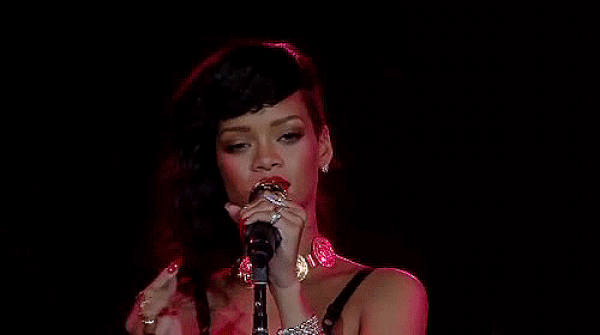 11. 2007 yılından bu yana, Rihanna O2 Arena’da 10 gösterisiyle mekanı dolduran tek solo kadın sanatçıdır