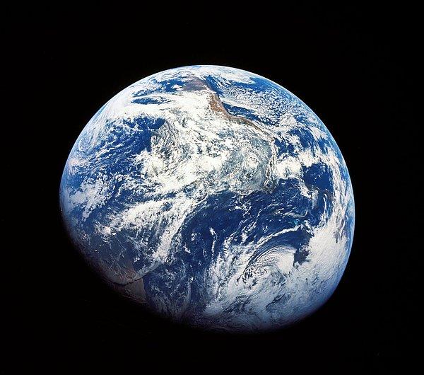 19. 1968 tarihli ilk Dünya fotoğrafı