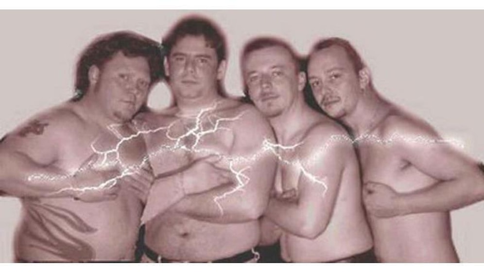 Müziğiyle Kulağa Hitap Etmeden Önce Fotoğraflarıyla Gözleri Kör Eden 19 Müzik Grubu