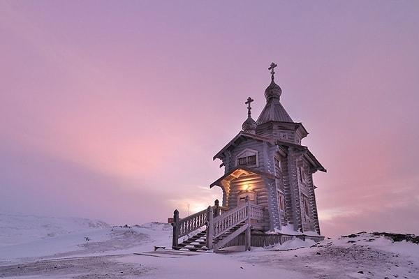 7. Antarktika, 7 farklı Hristiyan kilisesine ev sahipliği yapmaktadır.
