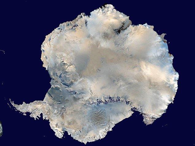 13. Antarktika üzerinde bugüne kadar onlarca farklı ülke hak iddia etmiştir. Avustralya 5.8 milyon kilometre kare hak iddiası ile bu alanada başı çekmektedir.