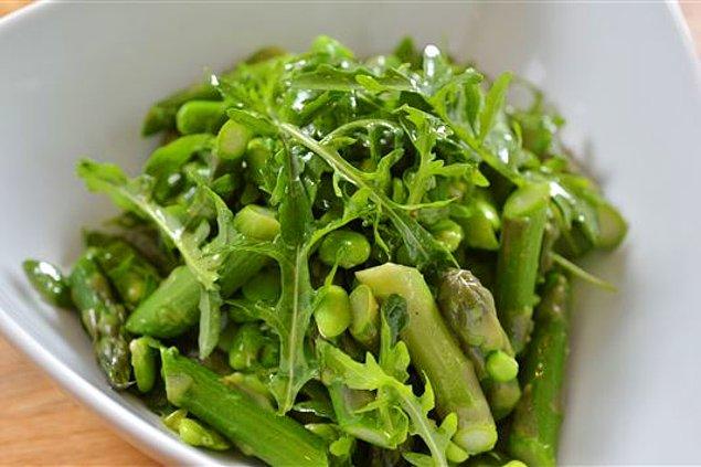 11. En çok salataya yakışır diyenler için: Kuşkonmaz Salatası